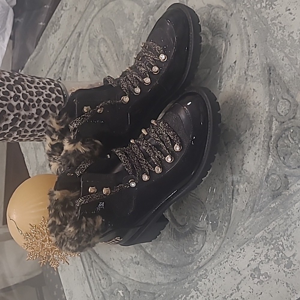 Juicy Couture Women's Indulgence Boots Faux Leather Lug Sole Embroidered 7.5M - Picture 2 of 10